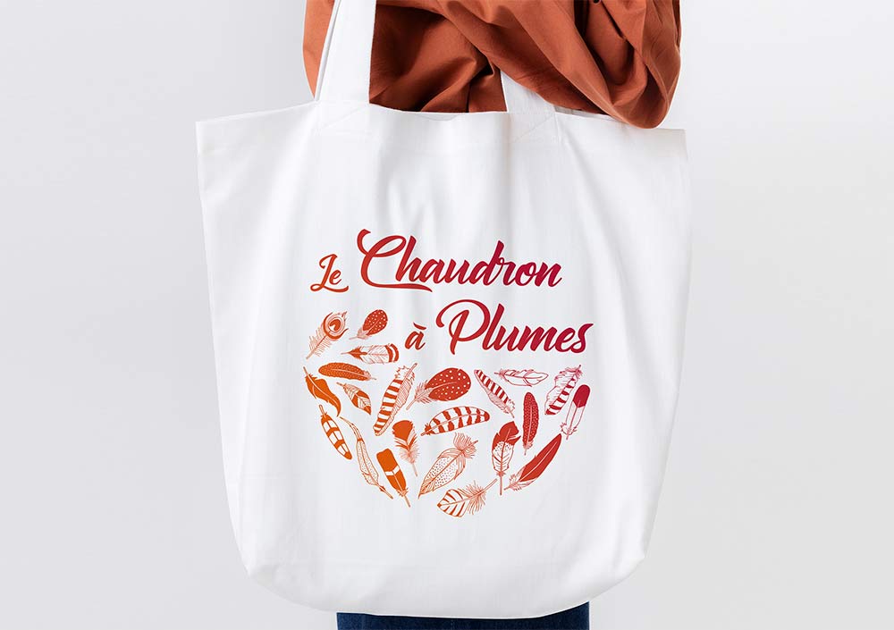Logo Le Chaudron à Plumes 7 vesta graphiste déclinaison logo tot bag